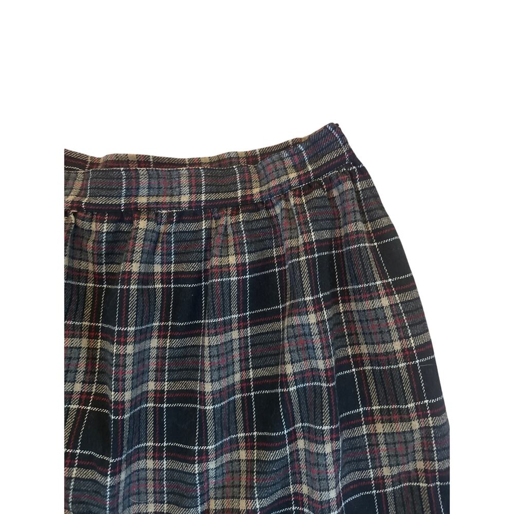 Classic Plaid Women's Skirt - Picture 2 of 6